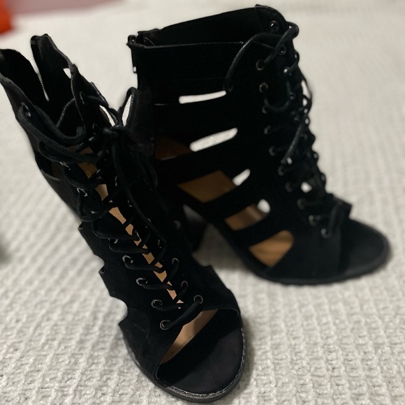 Black laced bootie heels - Picture 2 of 4